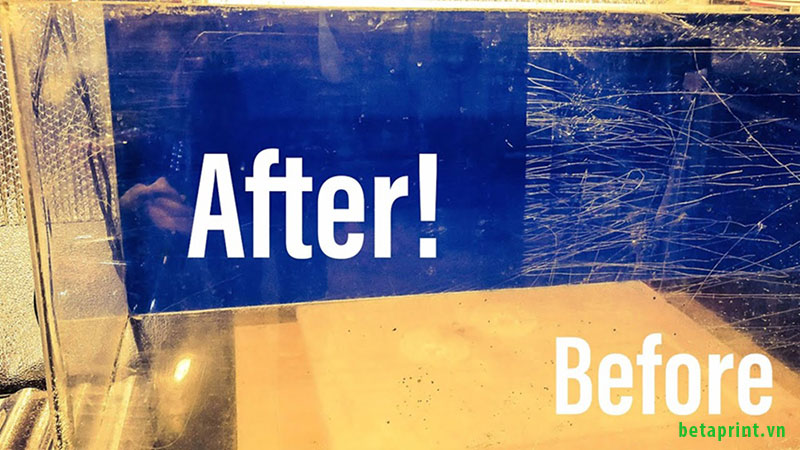 Các vết xước nhẹ có thể được đánh bóng để lấy lại độ trong suốt ban đầu