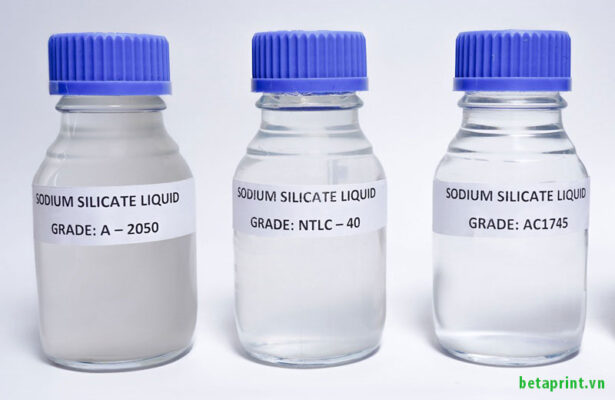 Hóa chất thủy tinh lỏng Natri Silicat (Na2SiO3) dạng dung dịch.